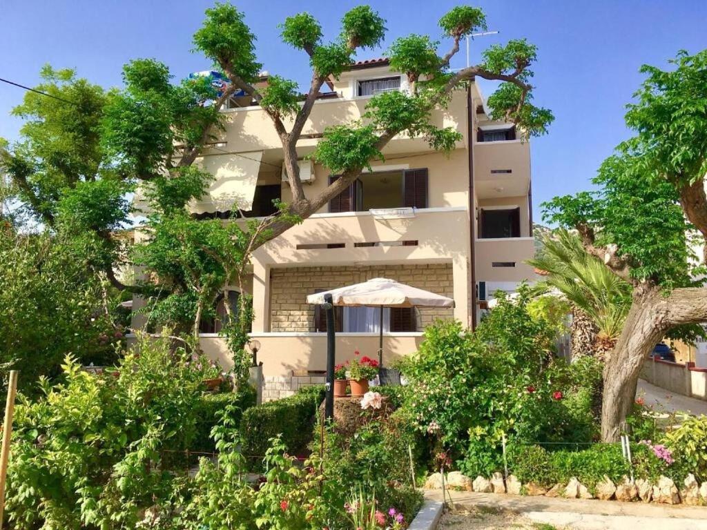 Apartments Zdenka - Garden Terrace Barbat na Rabu Экстерьер фото